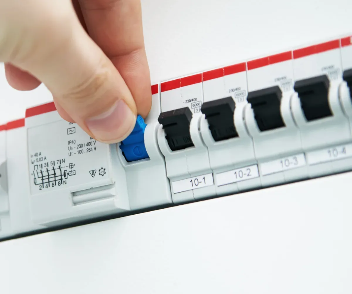 Diagnostic électrique obligatoire à Cergy